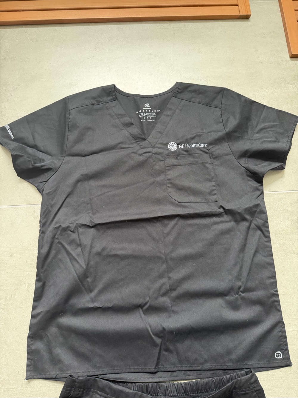Men’s Black V-Neck Scrub Top. Size:Small.